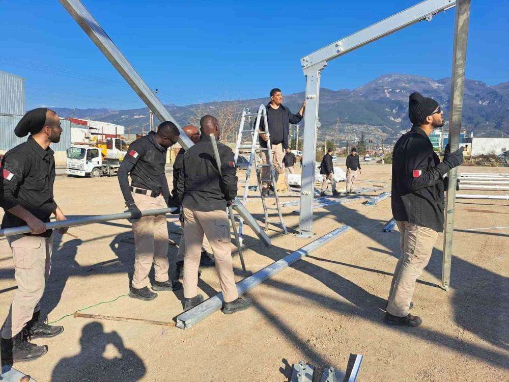 Katar’dan 3 bin kişilik hastane ve 3 helikopter desteği