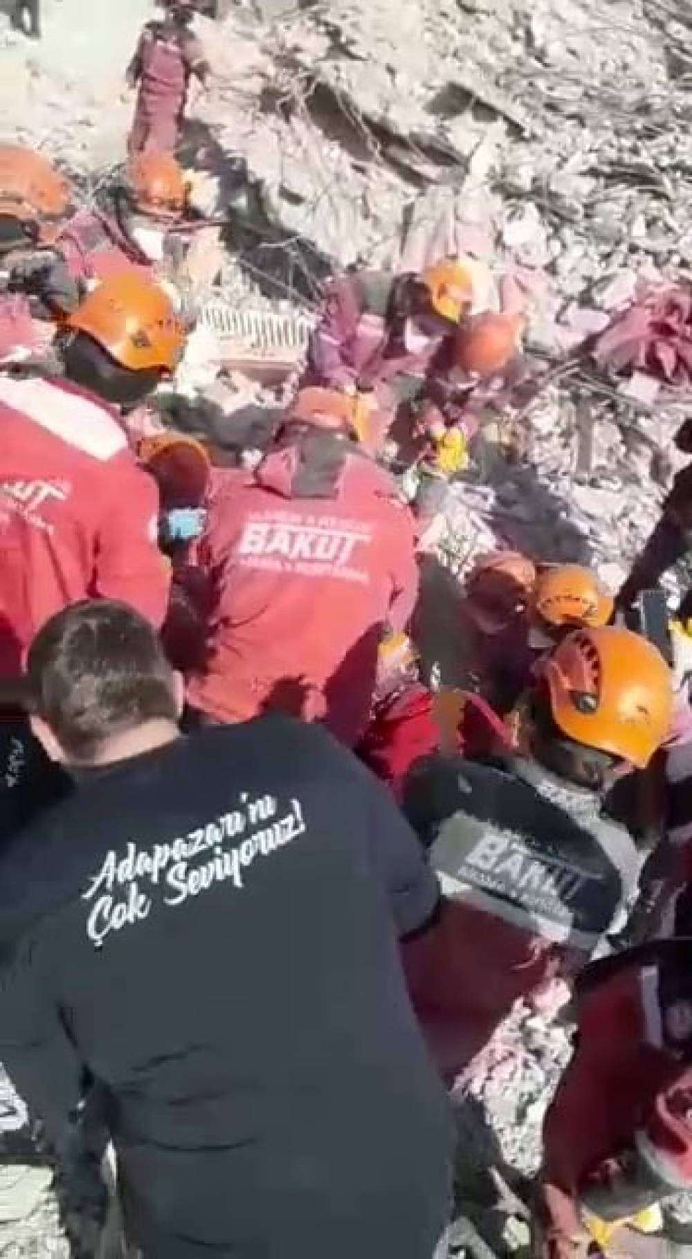 Deprem felaketinden 203 saat sonra gelen umutta Adapazarı detayı