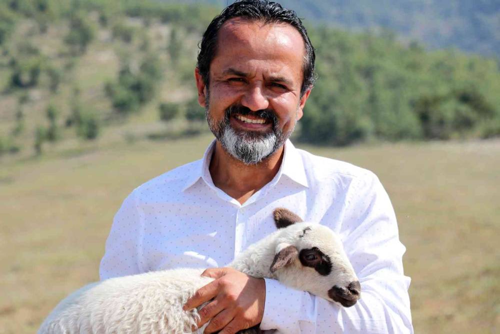 6 aile koyun projesi ile yeniden köyüne döndü
