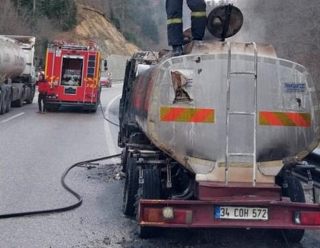 Zonguldak’ta mazot yüklü tanker yangında kullanılamaz hale geldi